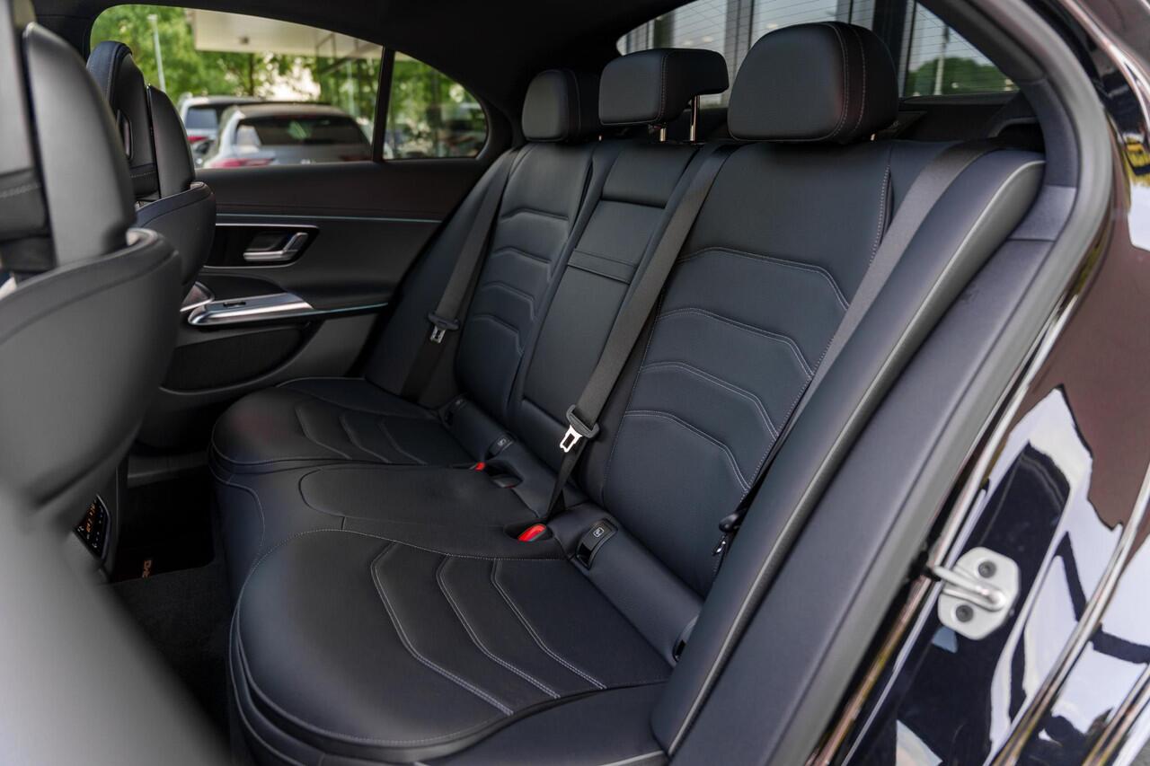 Mercedes-Benz E-KLASSE 300e Sport Edition | Panoramaschuifdak | Premium plus | Superscreen | Nightpakket | Burmester | Stoelventilatie | Rijassistentiepakket Plus | Head-up display | DISTRONIC |