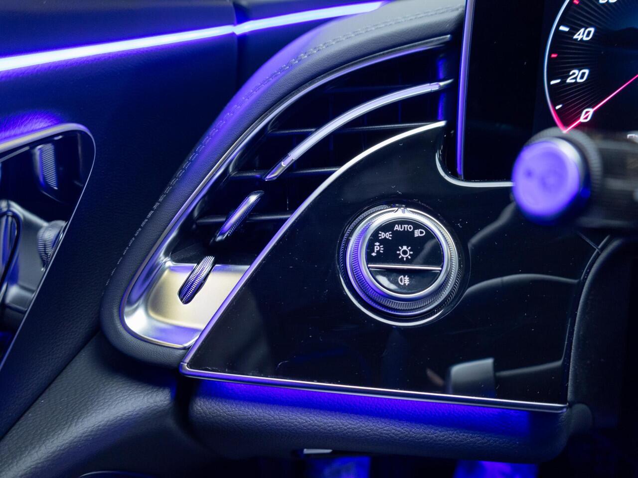 Mercedes-Benz E-KLASSE Limousine 300 e Sport Edition Panorama dak