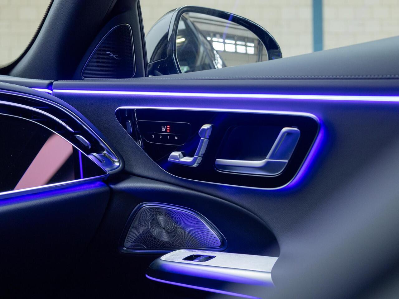 Mercedes-Benz E-KLASSE Limousine 300 e Sport Edition Panorama dak