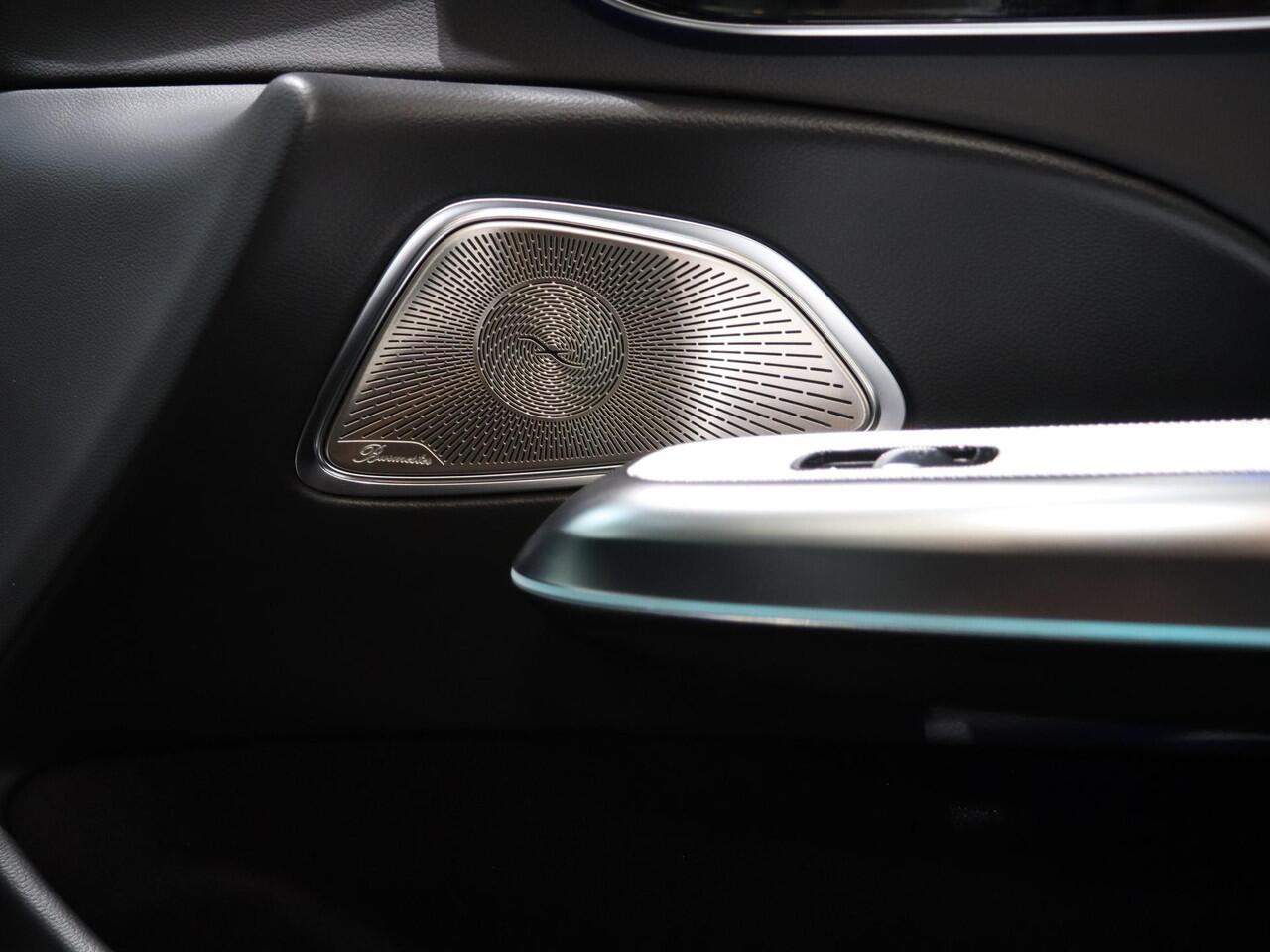 Mercedes-Benz E-KLASSE 300e Sport Edition | Panoramaschuifdak | Premium | Rijassistentiepakket Plus | Stoelventilatie/-verwarming voor | Burmester