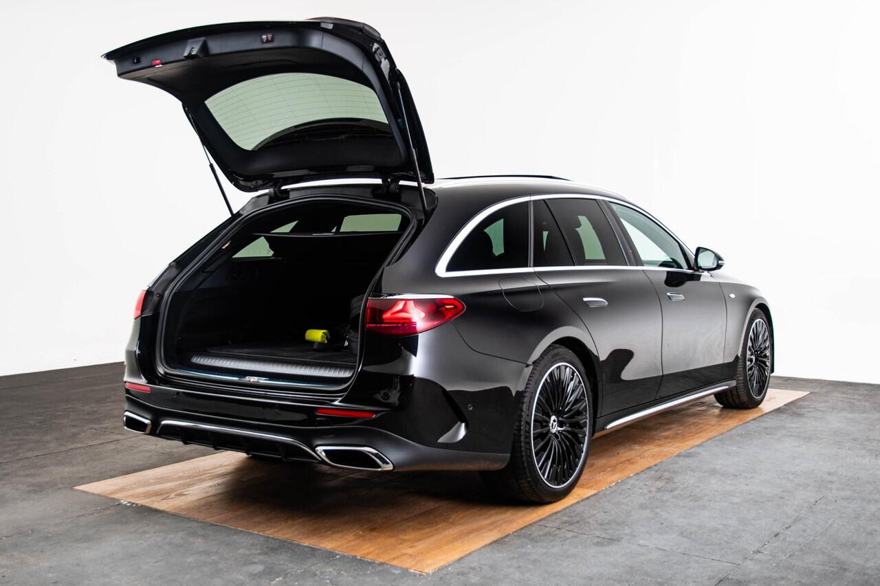 Mercedes-Benz E-KLASSE 300 e AMG Line Trekhaak - Panoramadak - Stoelverwarming - Burmester - Cruisecontrol met afstandsregeling - Sportstoelen - Warmtewerend/donkergetint glas -