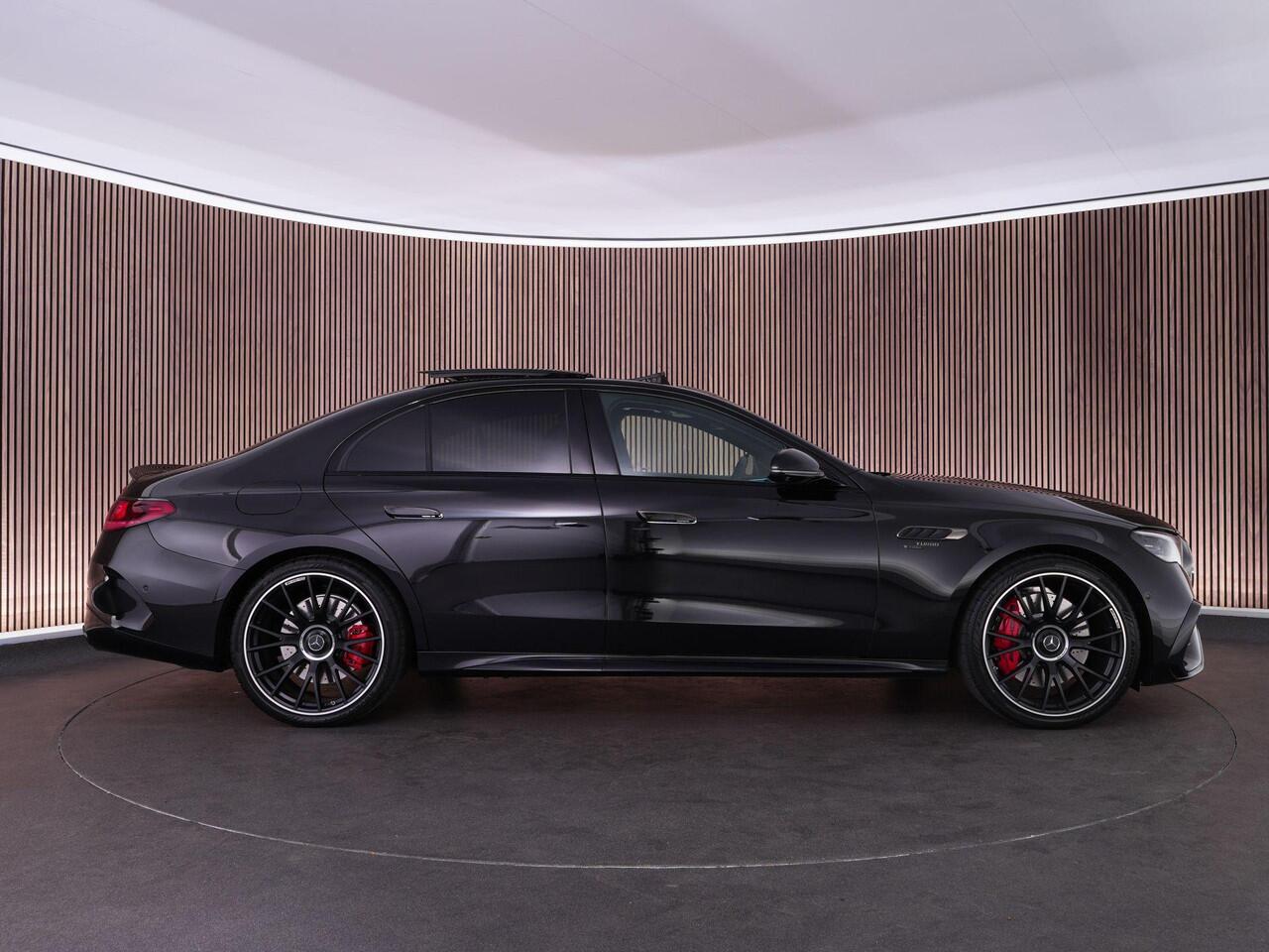 Mercedes-Benz E-KLASSE 53AMG 612pk 4MATIC+ Night Edition |Org. NL|fabrieksgarantie|driver's package|dynamic plus|hyper screen|achteras besturing|Burmester|panoramadak|HUD|digital light|Apple Carplay|