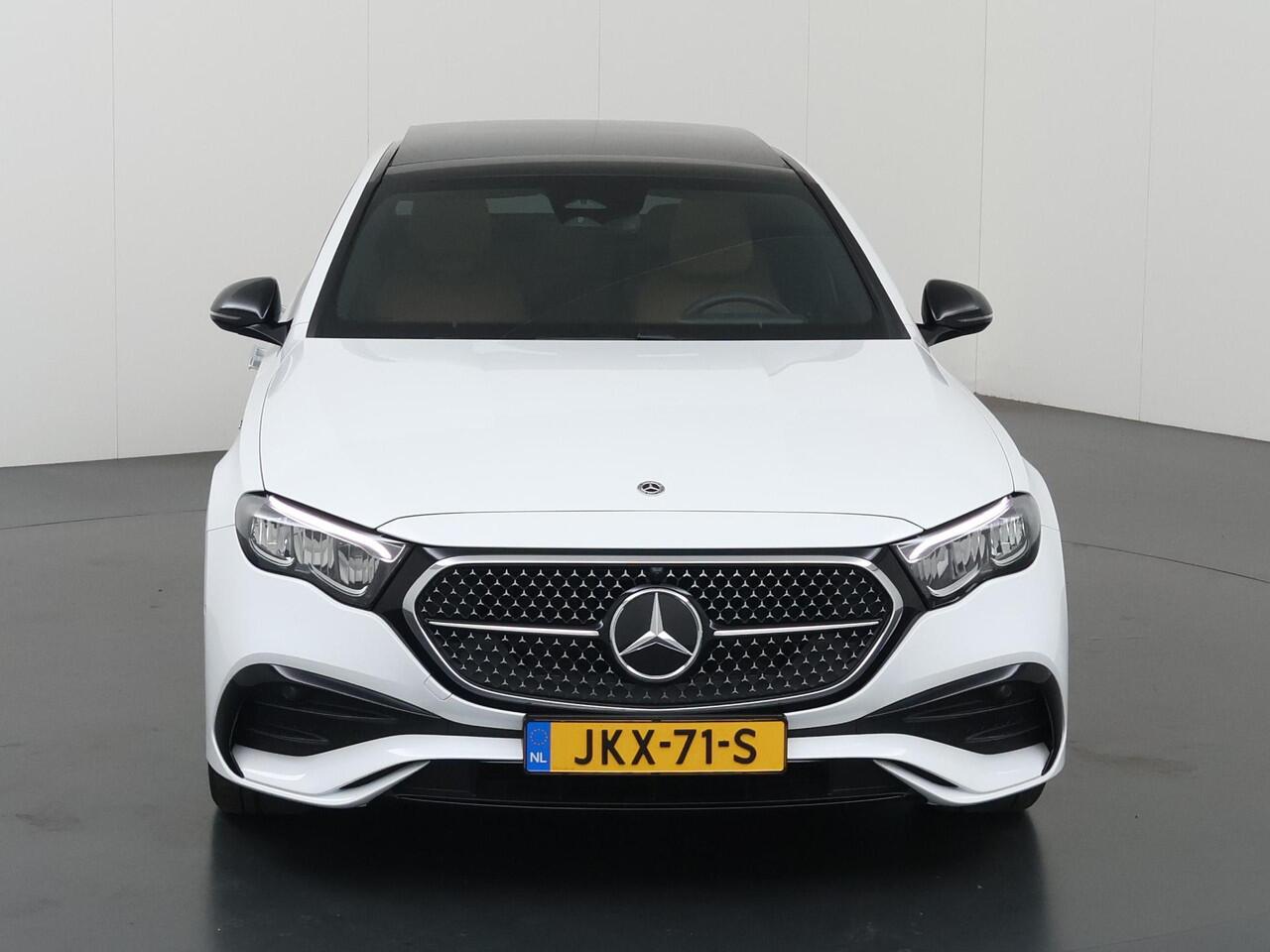 Mercedes-Benz E-KLASSE 300 e AMG Line | Night | Panoramadak | Achteruitrijcamera | Stoelverwarming |