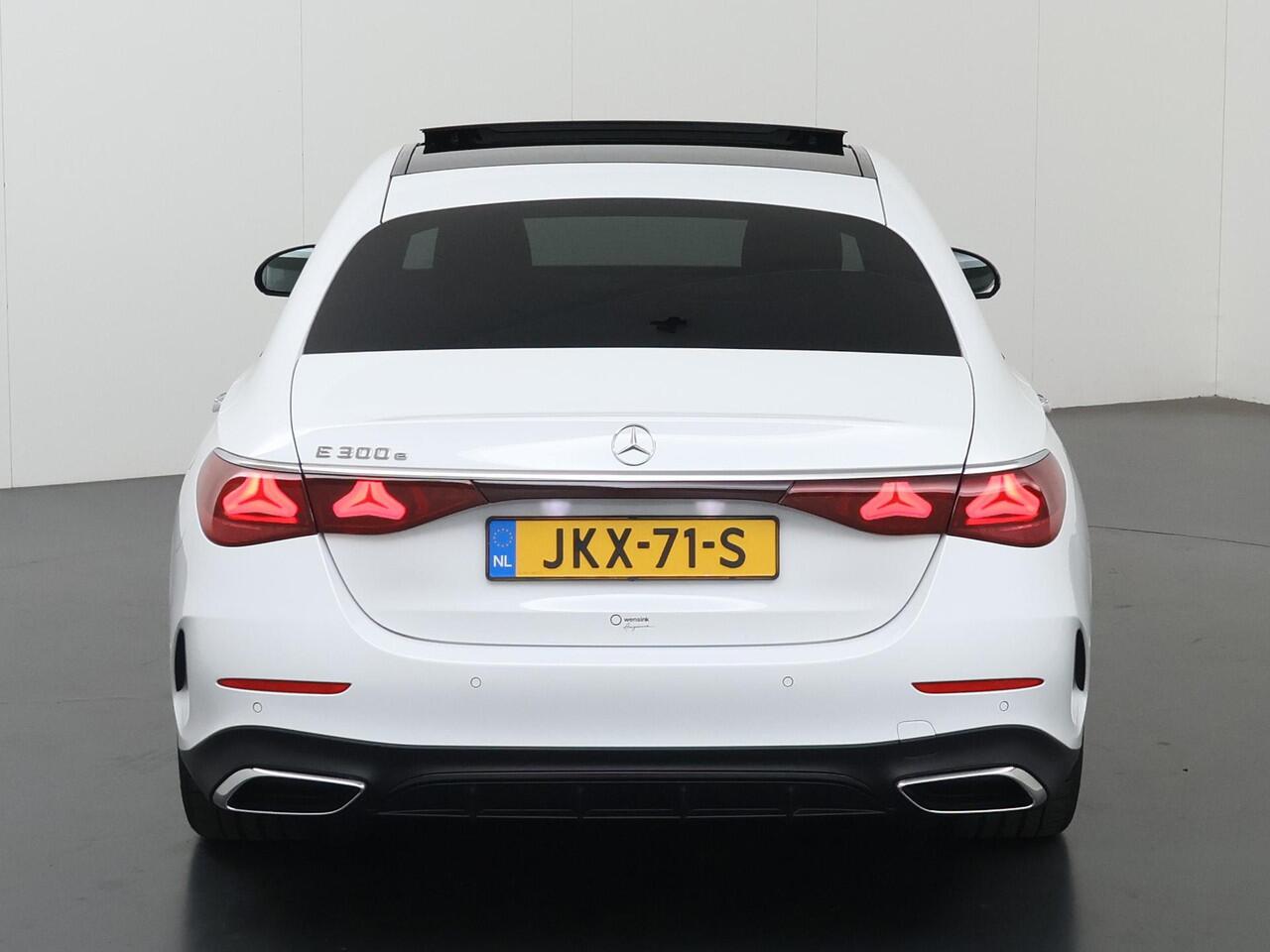 Mercedes-Benz E-KLASSE 300 e AMG Line | Night | Panoramadak | Achteruitrijcamera | Stoelverwarming |