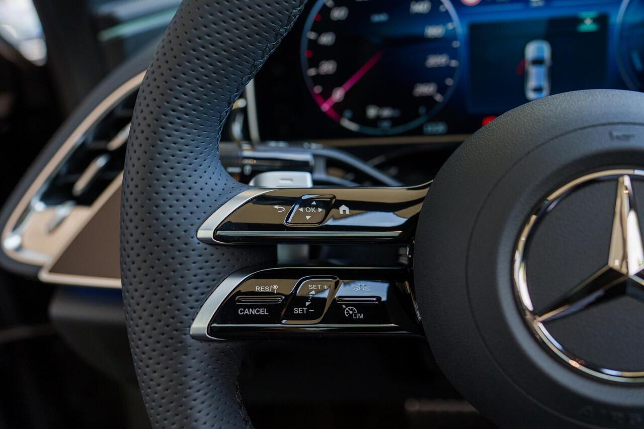 Mercedes-Benz E-KLASSE 300e Sport Edition | Panoramaschuifdak | Premium Plus | Rijassistentiepakket Plus | Night | Head-up display | Burmester