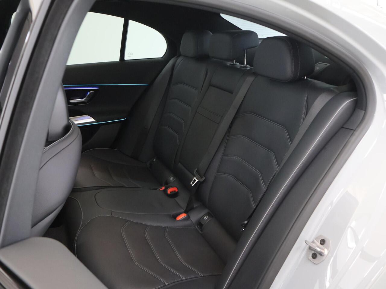 Mercedes-Benz E-KLASSE 300e Sport Edition | Premium Plus pakket | Panoramaschuifdak | Superscreen | Nightpakket | Rijassistentiepakket Plus | Stoelventilatie | Head-up display | Burmester