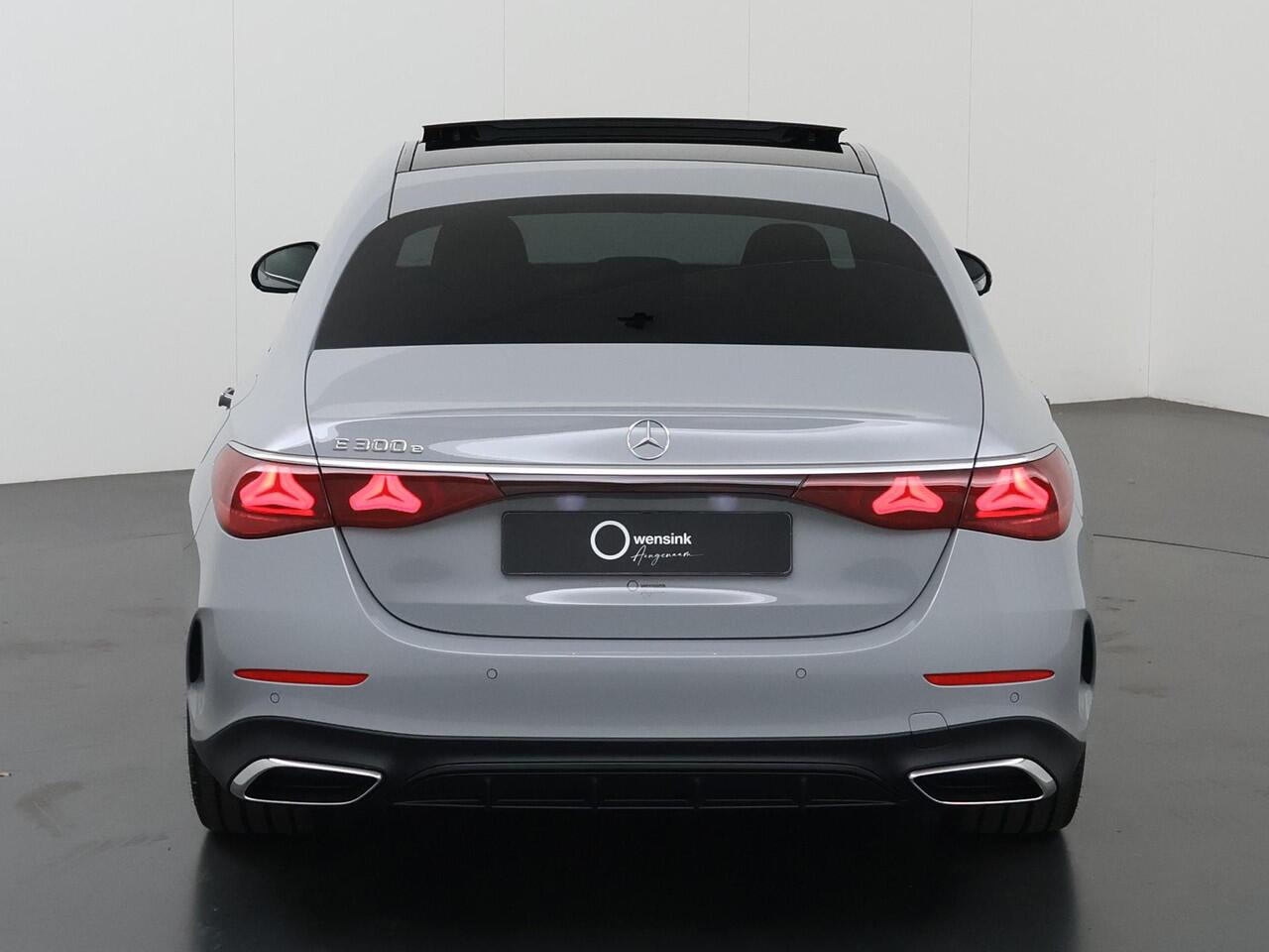 Mercedes-Benz E-KLASSE 300e Sport Edition | Premium Plus pakket | Panoramaschuifdak | Superscreen | Nightpakket | Rijassistentiepakket Plus | Stoelventilatie | Head-up display | Burmester