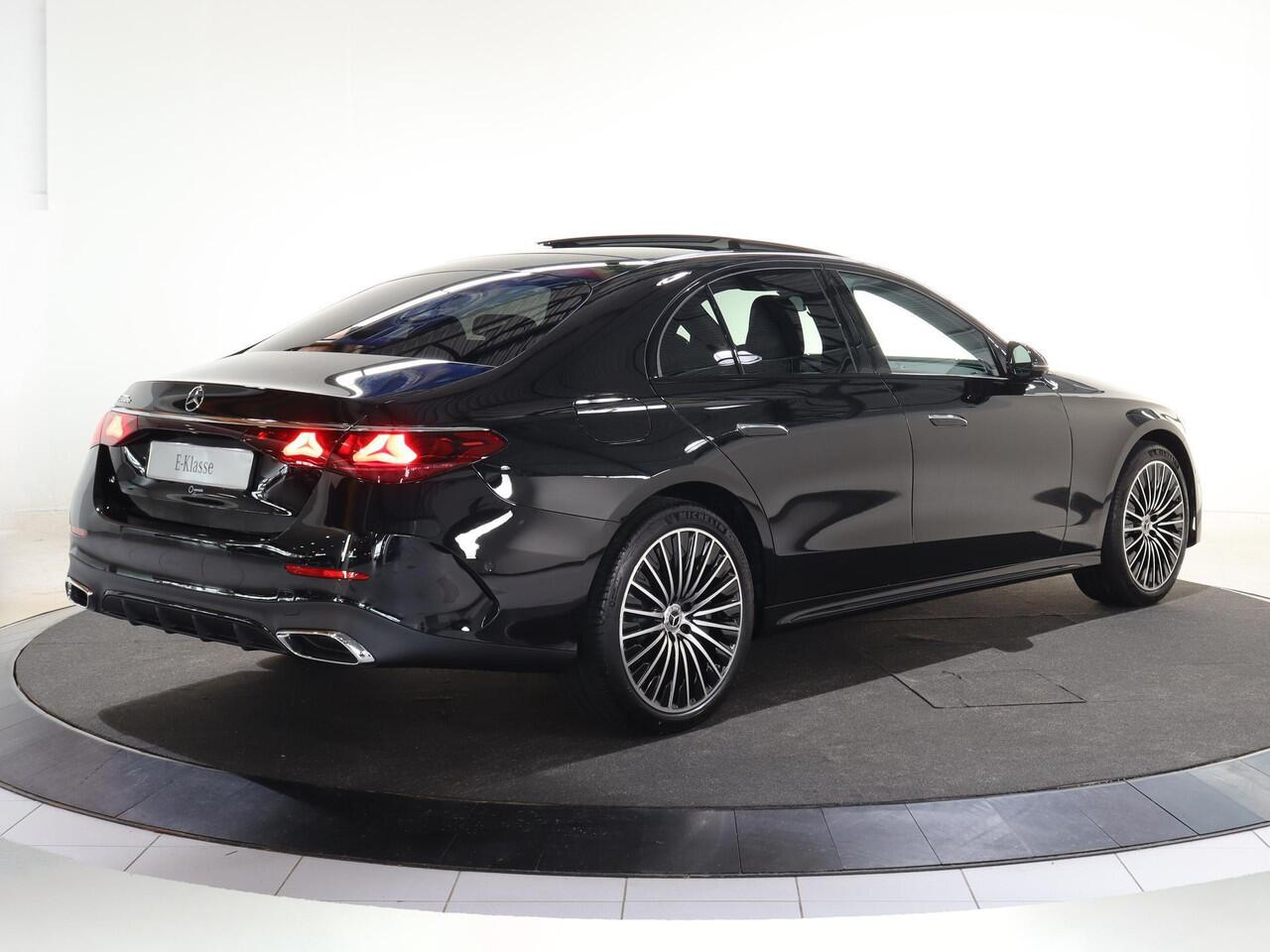 Mercedes-Benz E-KLASSE 300e Sport Edition | Panoramaschuifdak | Premium plus | Superscreen | Nightpakket | Burmester | Stoelventilatie | Rijassistentiepakket Plus | Head-up display | DISTRONIC |