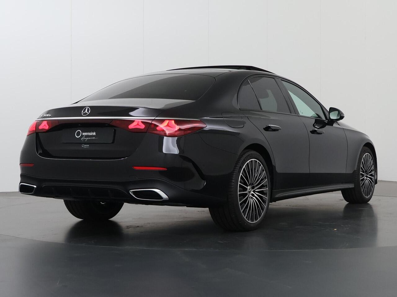 Mercedes-Benz E-KLASSE 300e Sport Edition | Panoramaschuifdak | Premium plus | Superscreen | Nightpakket | Burmester | Stoelventilatie | Rijassistentiepakket Plus | Head-up display | DISTRONIC |