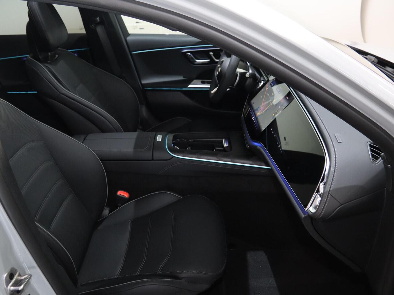 Mercedes-Benz E-KLASSE 300e Sport Edition | Panoramaschuifdak | Premium | Rijassistentiepakket Plus | Stoelventilatie/-verwarming voor | Burmester