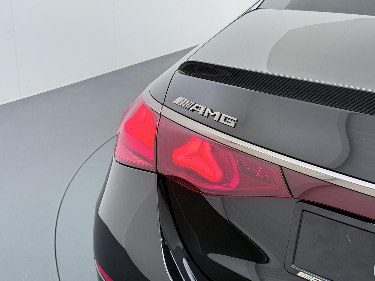 Mercedes-Benz E-KLASSE AMG 53 4MATIC+ Night Edition | Massagestoelen Voorin | Achterasbesturing | Panorama - Schuifdak | Head-Up Display | 360° Camera | Trekhaak Wegklapbaar | Burmester 4D Surround Sound