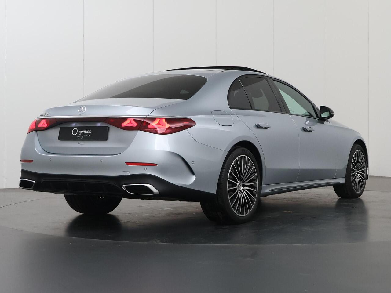 Mercedes-Benz E-KLASSE 300e Sport Edition | Panoramaschuifdak | Premium | Rijassistentiepakket | Leder | Burmester | 360° camera |