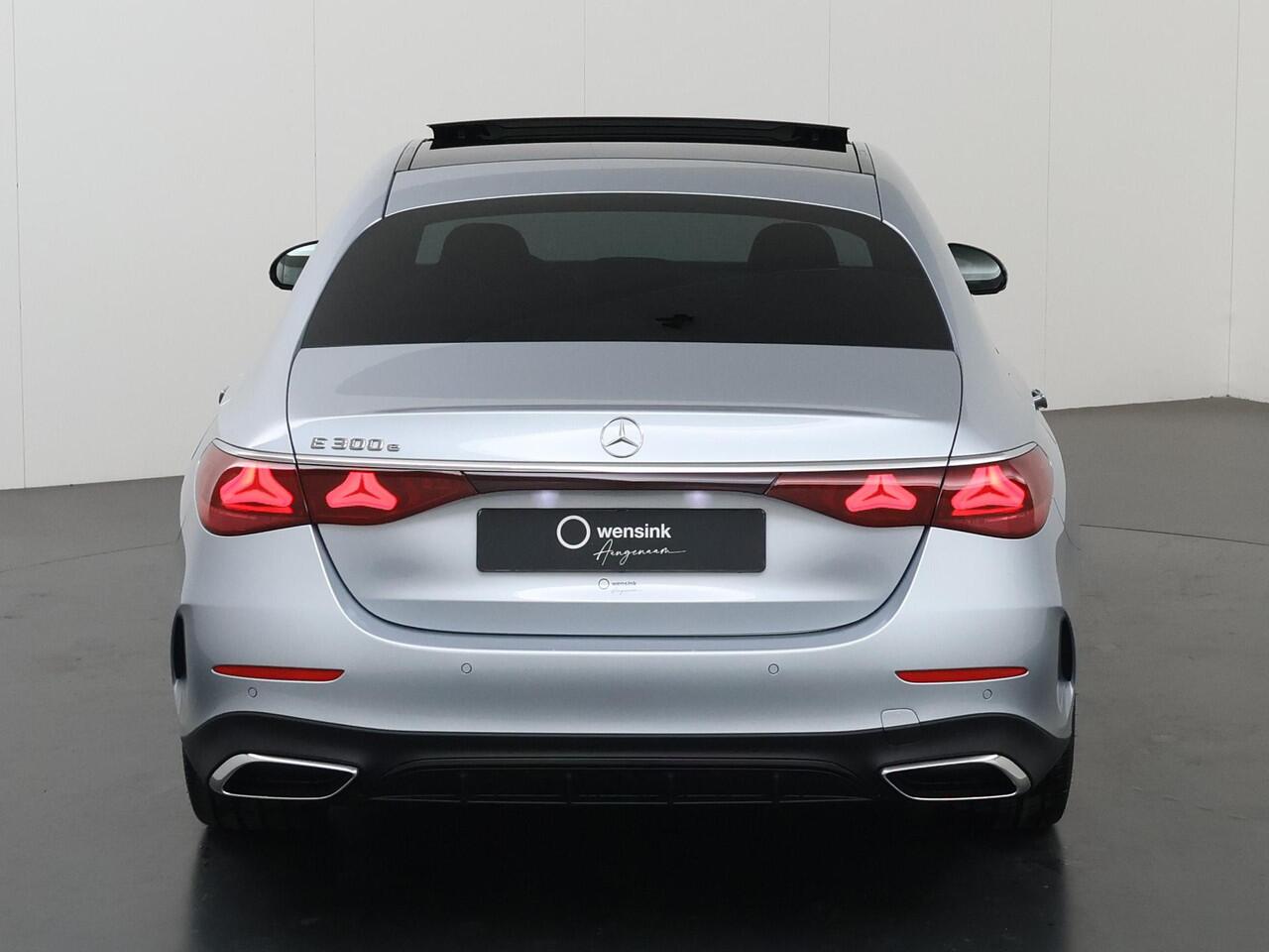 Mercedes-Benz E-KLASSE 300e Sport Edition | Panoramaschuifdak | Premium | Rijassistentiepakket | Leder | Burmester | 360° camera |