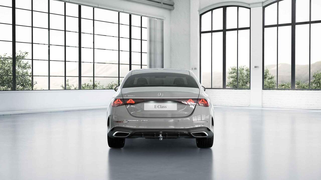 Mercedes-Benz E-KLASSE 300e Sport Edition | Panoramaschuifdak | 360° camera | Head-Up | Burmester | Nightpakket | Trekhaak |