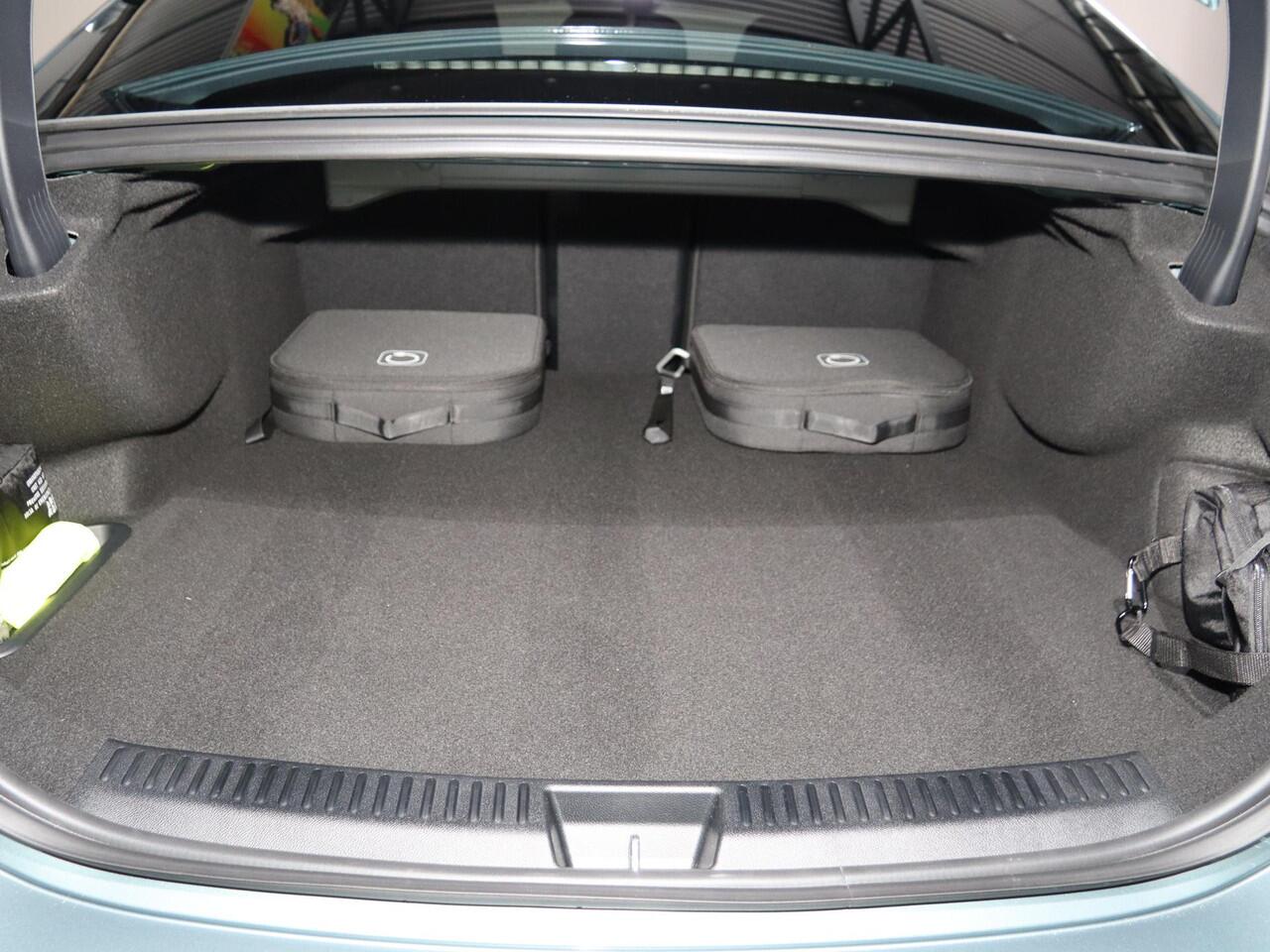 Mercedes-Benz E-KLASSE 300e Sport Edition | Panoramaschuifdak | Premium Pakket | 360° camera | Dodehoekassistent | Burmester | Nightpakket |