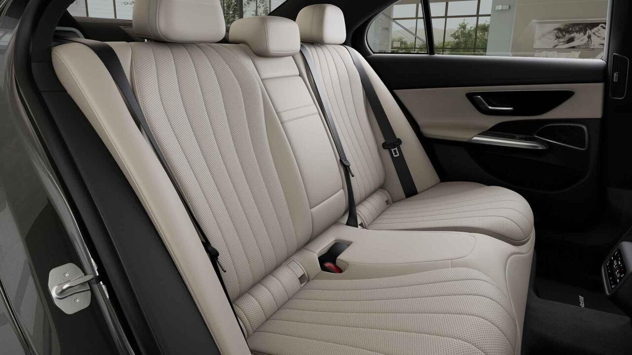 Mercedes-Benz E-KLASSE 300e Sport Edition | Panoramaschuifdak | Premium Plus | Head-up | Stoelventilatie | Burmester | Nightpakket |