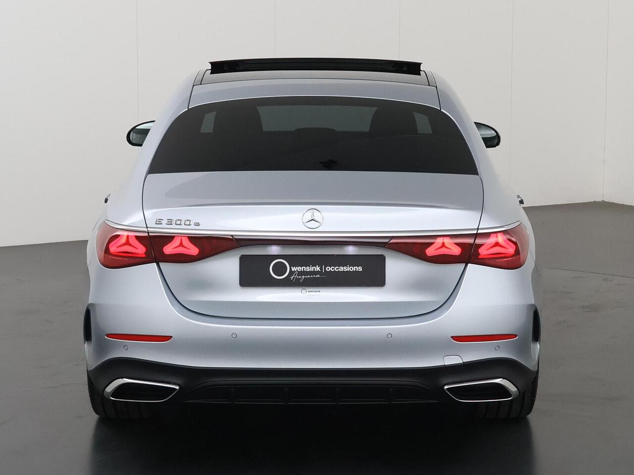 Mercedes-Benz E-KLASSE 300e Sport Edition | Panoramaschuifdak | 360° camera | Dodehoekassistent | Burmester | Nightpakket |