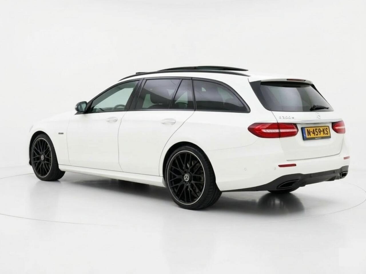 Mercedes-Benz E-estate 300 AMG | Plug in Hybride | Stoelverwarming | Trekhaak | Panoram