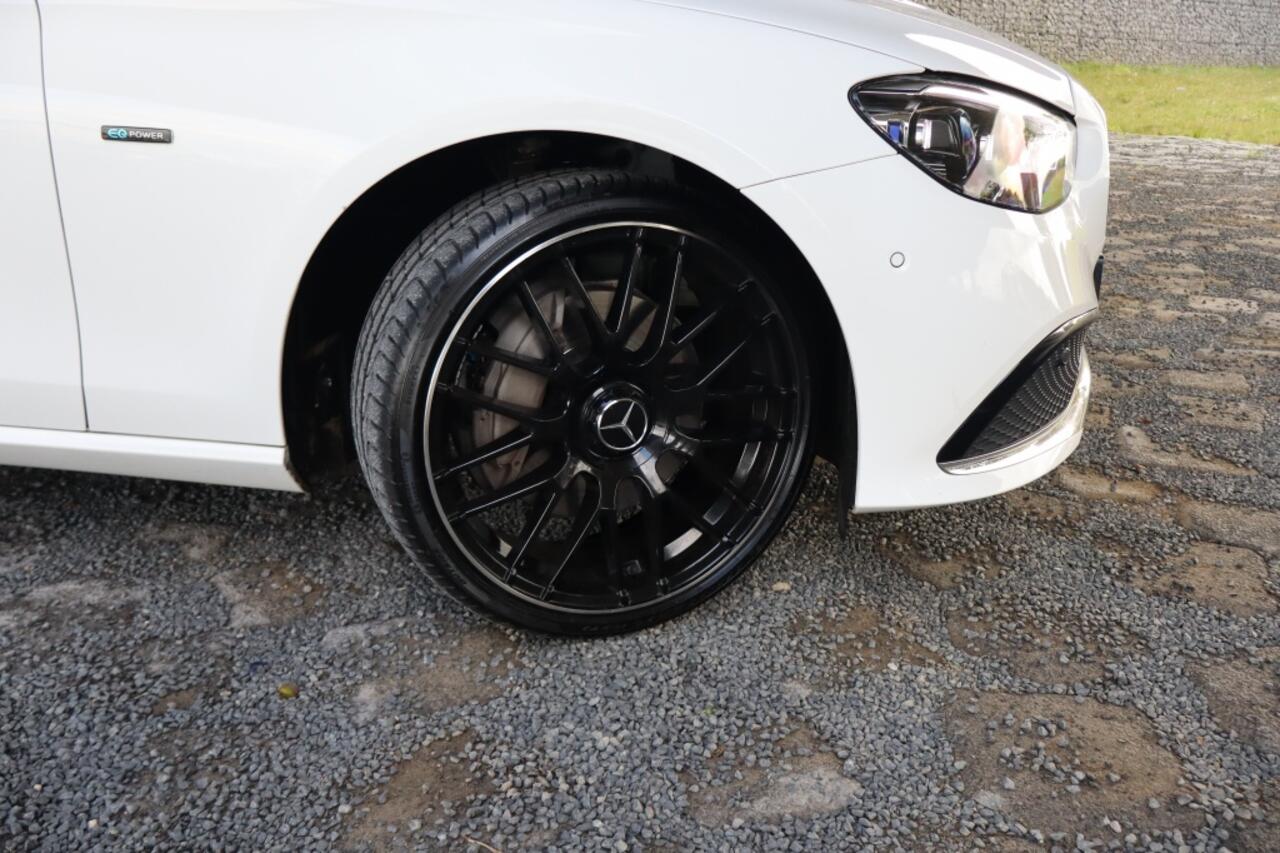 Mercedes-Benz E-estate 300 AMG | Plug in Hybride | Stoelverwarming | Trekhaak | Panoram
