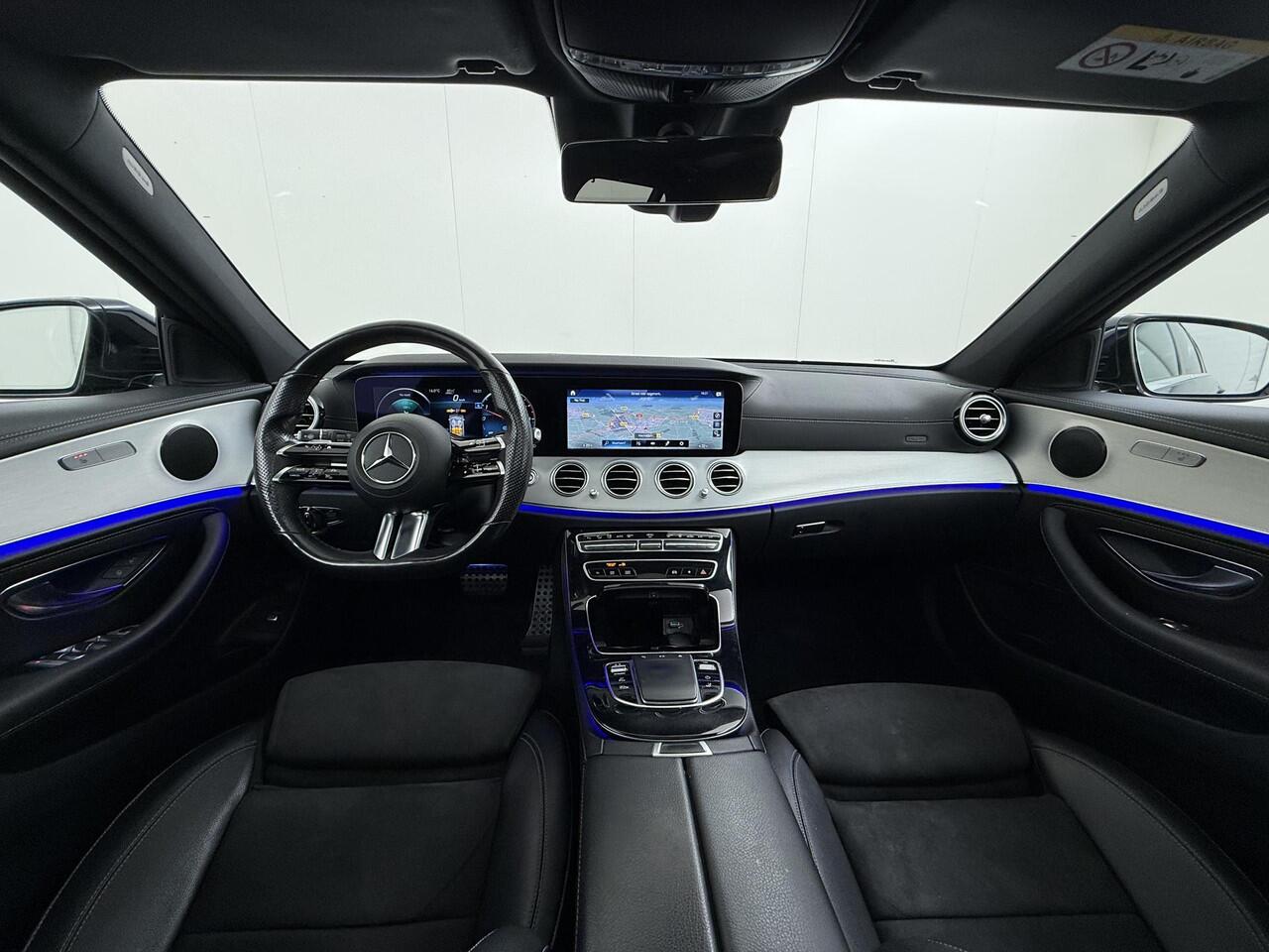 Mercedes-Benz E-estate 300 de AMG Line Facelift Panoramadak Sfeer verlichting