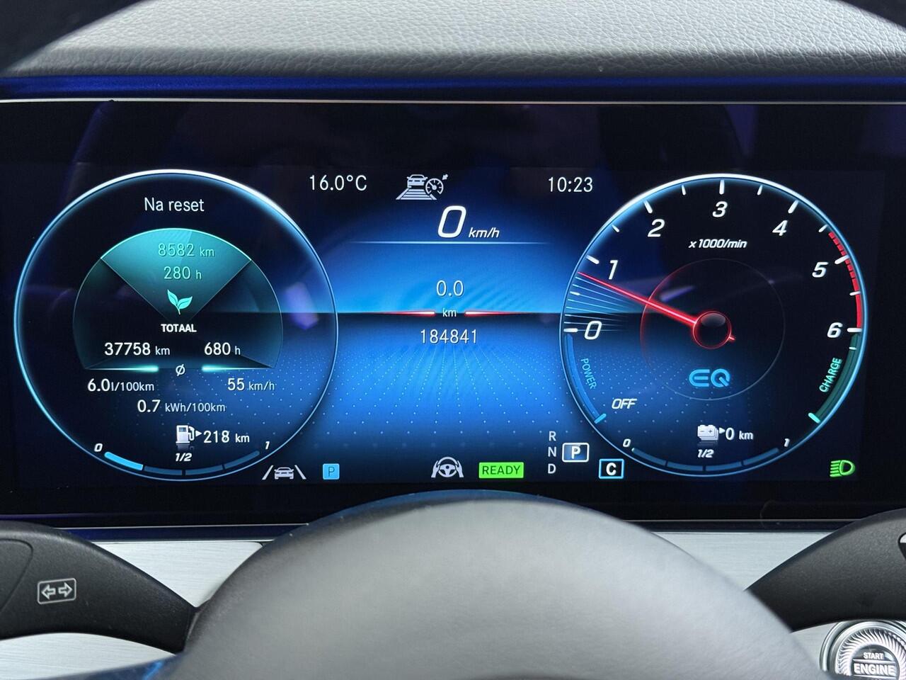 Mercedes-Benz E-estate 300 de AMG Line Facelift Panoramadak Sfeer verlichting