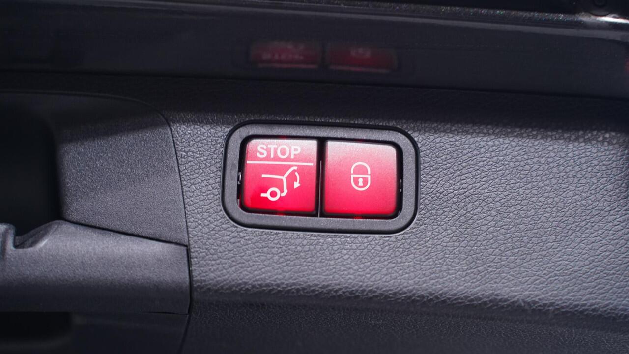 Mercedes-Benz E-estate 200 Business Solution AMG Panodak Burmester surround electr-achterklep 1e Eig. NAP DAB ACC ECC lane-assist private-glas trekhaak Camera 360