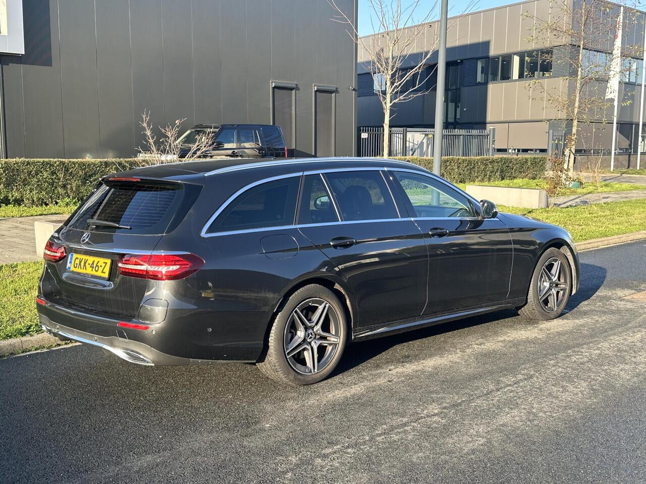 Mercedes-Benz E-estate 300 e AMG Line Leder, Schuifdak, 360 camera, Widescreen, ambilight
