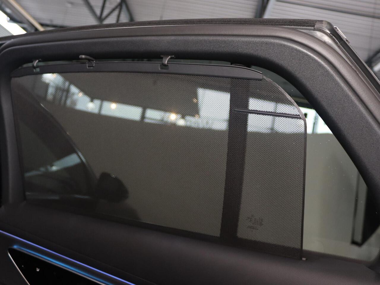 Mercedes-Benz E-estate 300e Luxury Line | Trekhaak | Keyless | Getint glas | Winter pakket | Zonne rollo | 19" lichtmetalen velgen | Achterbank verwarming |