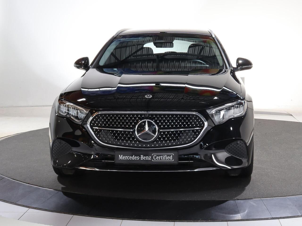 Mercedes-Benz E-estate 300e Luxury Line | Trekhaak | Keyless | Getint glas | Winter pakket | Zonne rollo | 19" lichtmetalen velgen | Achterbank verwarming |