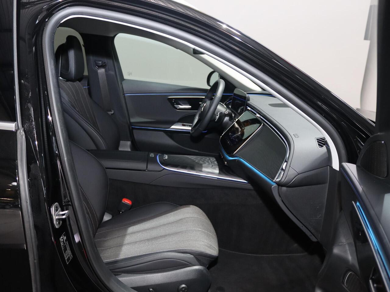 Mercedes-Benz E-estate 300e Luxury Line | Trekhaak | Keyless | Getint glas | Winter pakket | Zonne rollo | 19" lichtmetalen velgen | Achterbank verwarming |