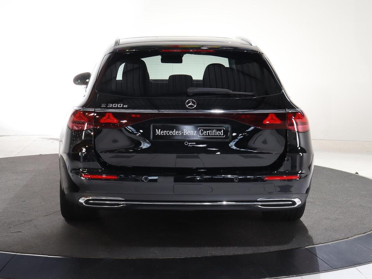 Mercedes-Benz E-estate 300e Luxury Line | Trekhaak | Keyless | Getint glas | Winter pakket | Zonne rollo | 19" lichtmetalen velgen | Achterbank verwarming |