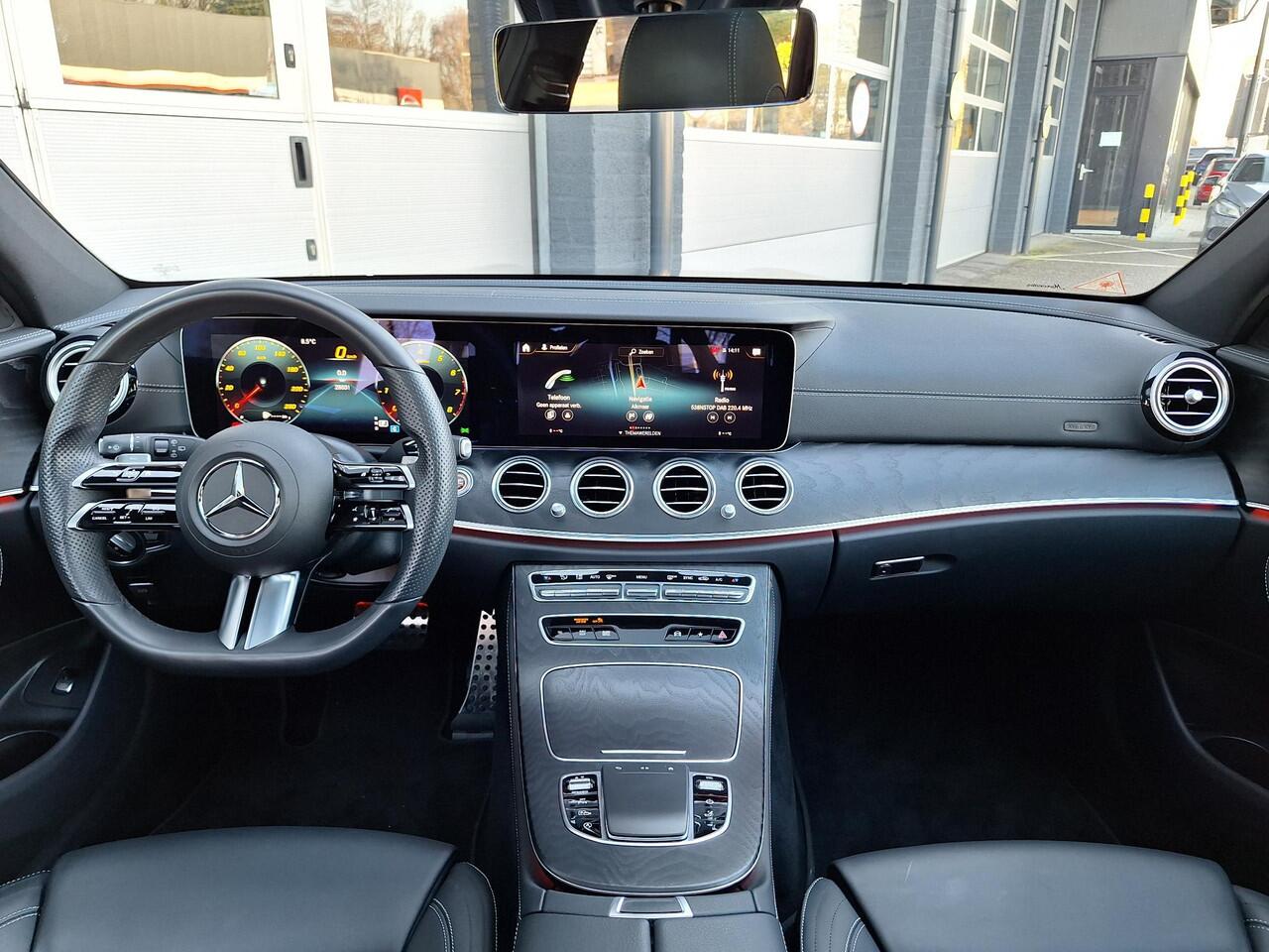 Mercedes-Benz E-estate 200 | Panoramadak | 360° Camera | AMG | Trekhaak | Night pakket | Stoelverwarming | Elektrische achterklep