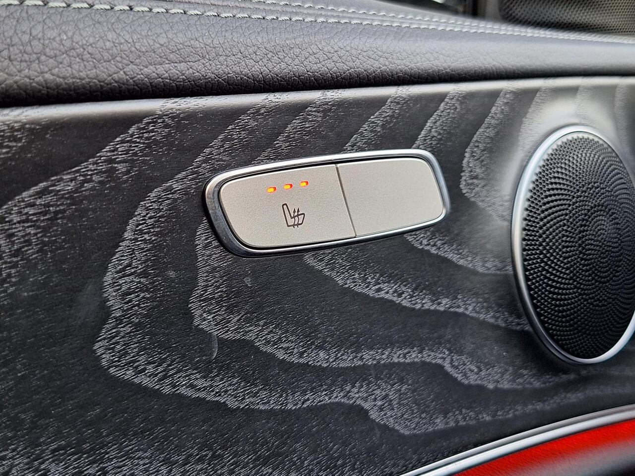 Mercedes-Benz E-estate 200 | Panoramadak | 360° Camera | AMG | Trekhaak | Night pakket | Stoelverwarming | Elektrische achterklep