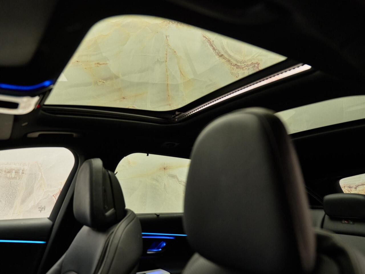 Mercedes-Benz E-estate 300 e AMG Line, pano, luchtv., Burmester, bijrijdersdisplay, 360° camera, tr.haak, ACC, keyless, dealeroh, NP97k