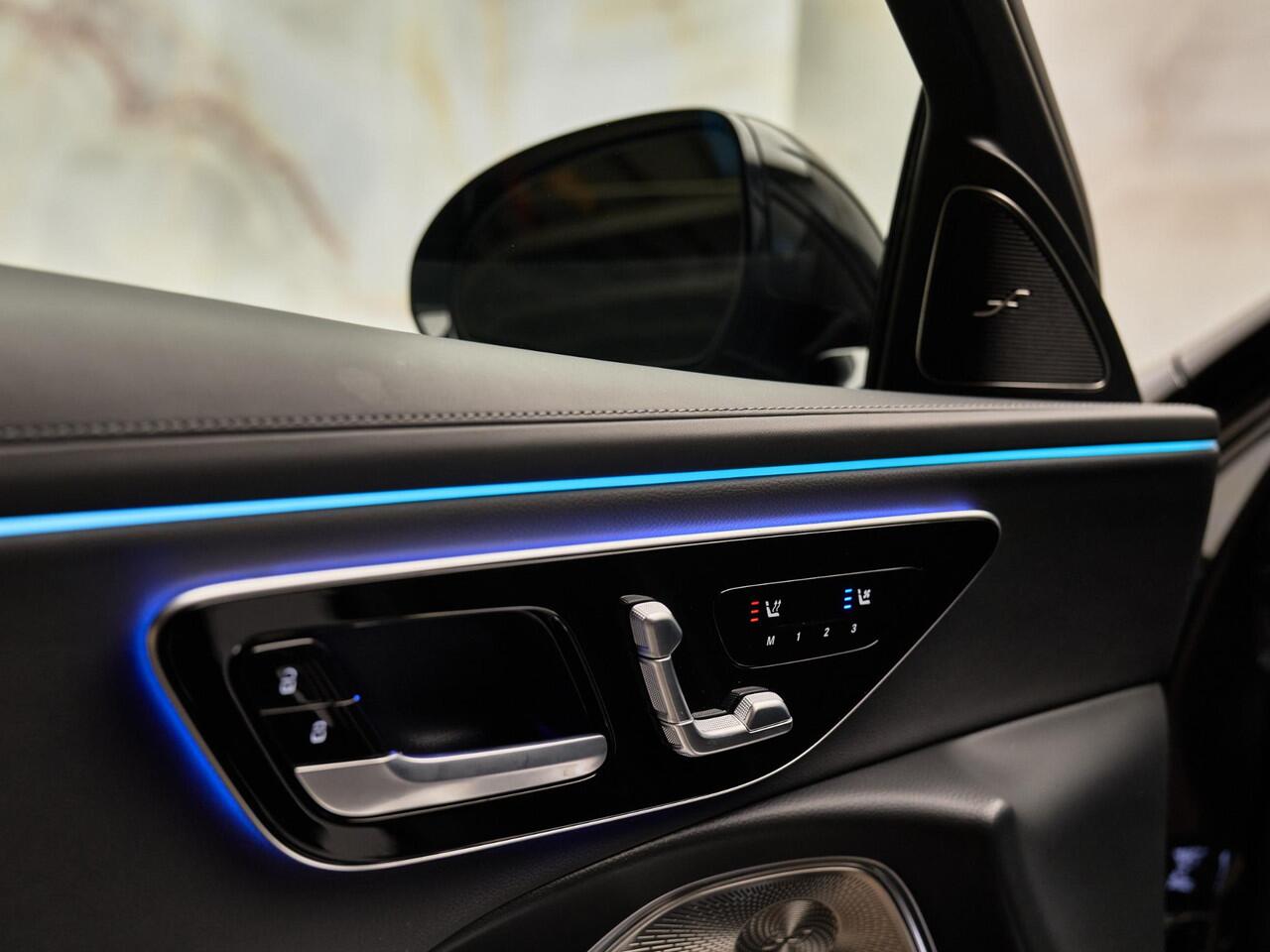 Mercedes-Benz E-estate 300 e AMG Line, pano, luchtv., Burmester, bijrijdersdisplay, 360° camera, tr.haak, ACC, keyless, dealeroh, NP97k