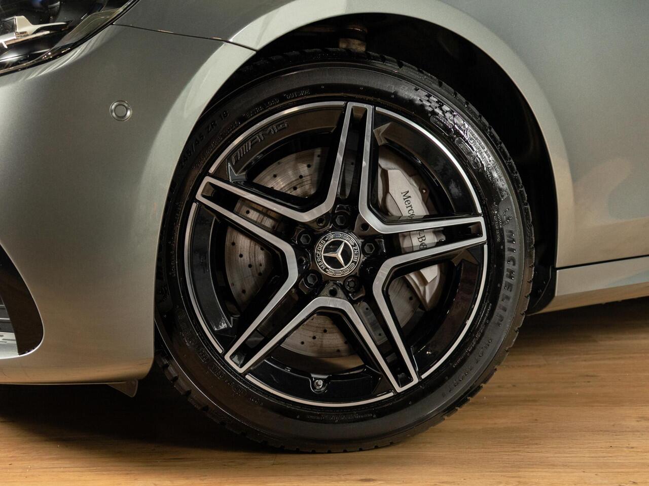 Mercedes-Benz E-estate 300 e AMG Line Panorama dak