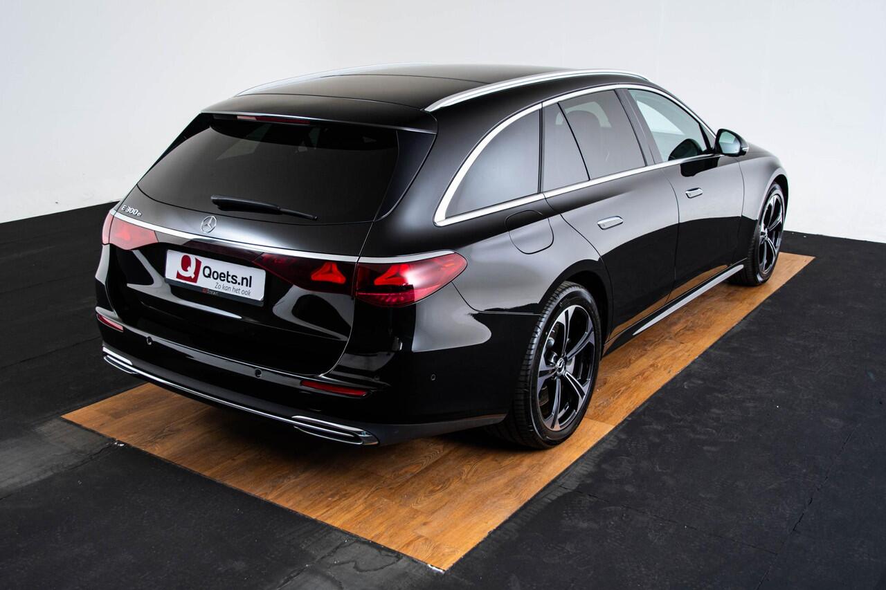 Mercedes-Benz E-estate 300 e Luxury Line Trekhaak - Airmatic - Warmtewerend donkergetint glas - Zwarte hemel - Sierelementen in openporig bruin esdoorn