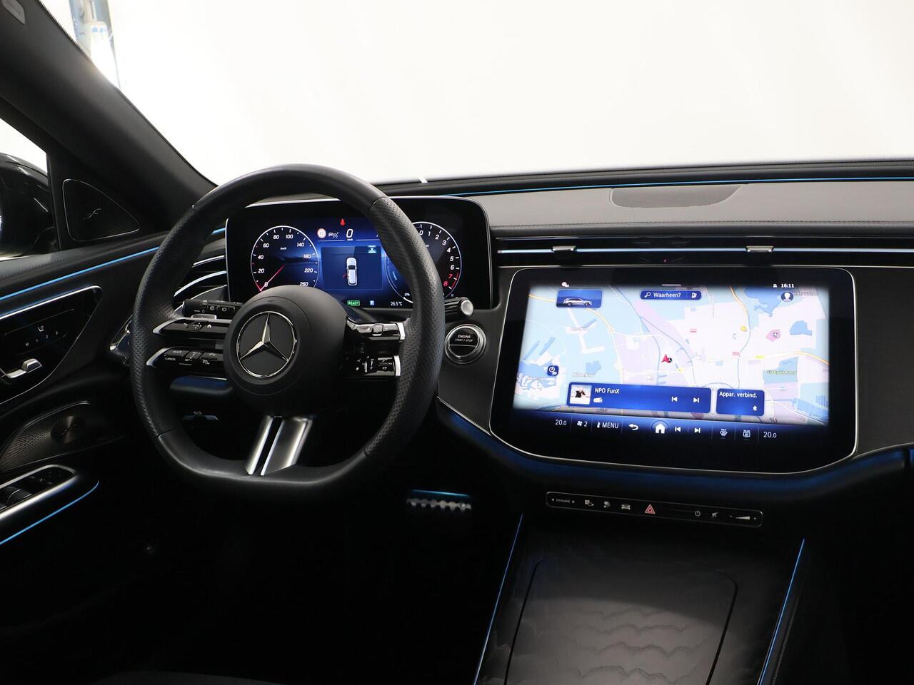 Mercedes-Benz E-estate 300 e AMG Line | Night | Panoramadak | Burmester | 20" lichtmetalen velgen | Digital Light | Sfeerverlichting |