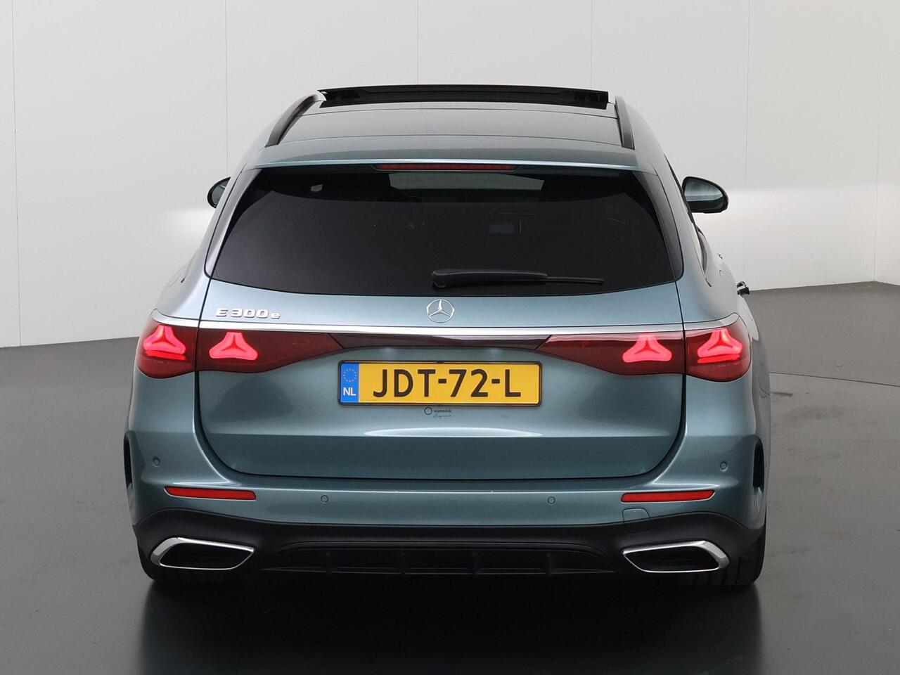 Mercedes-Benz E-estate 300 e AMG Line | Panoramadak | Trekhaak | Night pakket | Memory pakket |