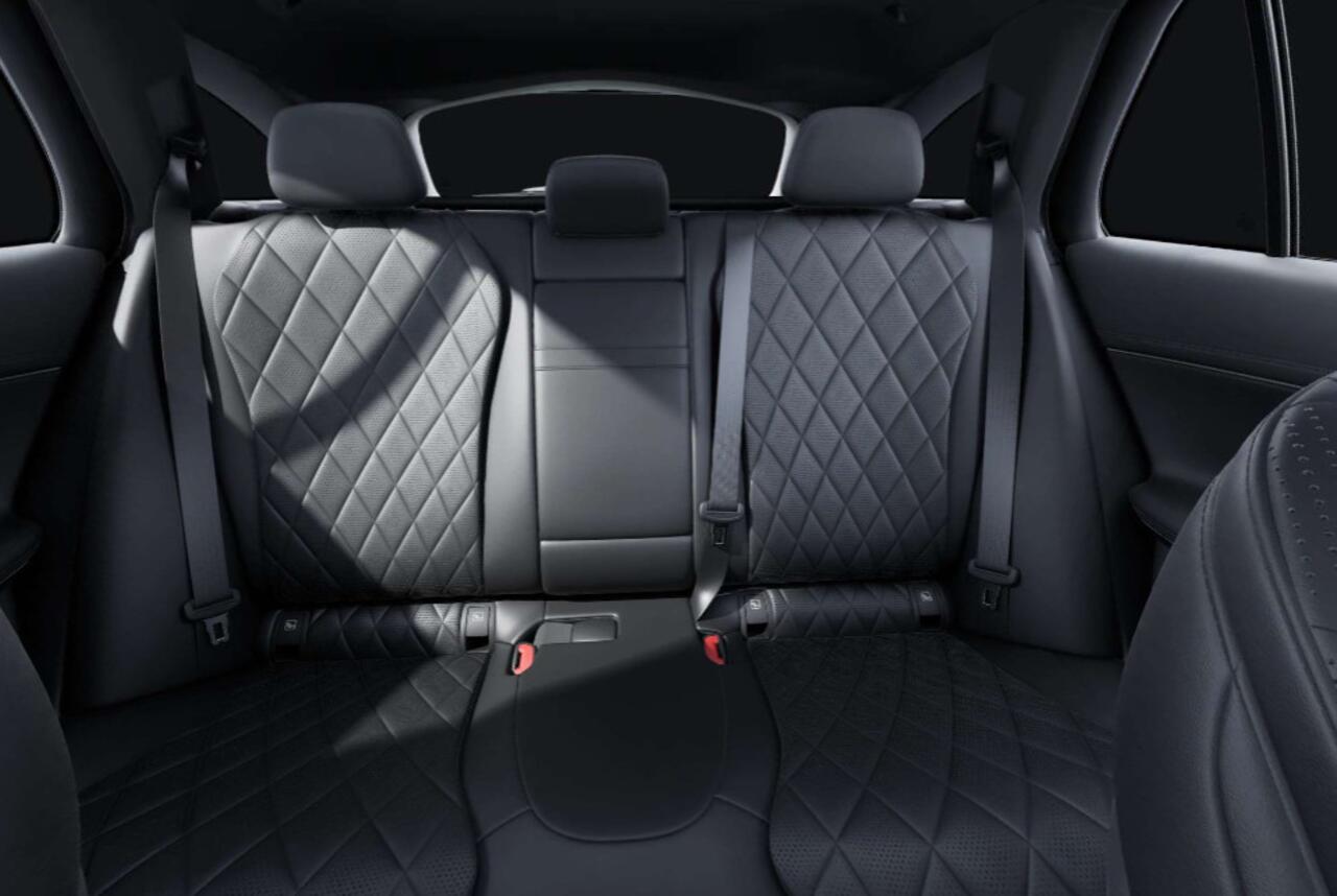 Mercedes-Benz E-estate 300 e AMG Line Trekhaak - Panoramadak - Airmatic - Night Pack - Winter pakket - Cruisecontrol met Afstandsregeling - Comfort stoelen - Verwarmde en geklimatiseerde stoelen - Getinte Ruiten -