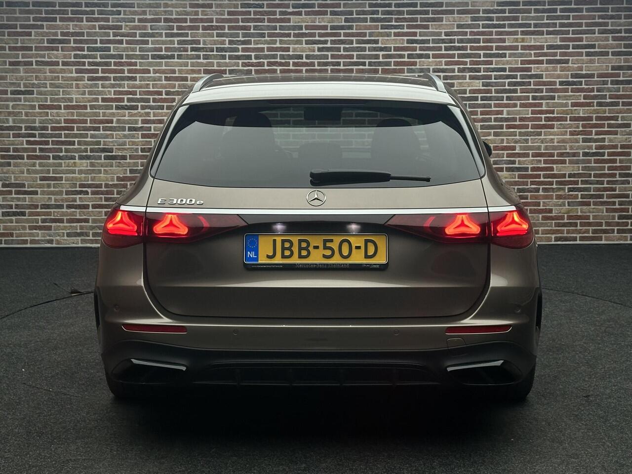 Mercedes-Benz E-estate 300 e AMG Line Burmeister Camera Sfeer Trekhaak Garantie