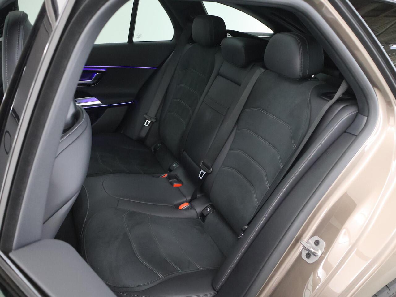 Mercedes-Benz E-estate 300 e AMG Line | Rij assistentie pakket | Trekhaak | Panoramadak | Night pakket |