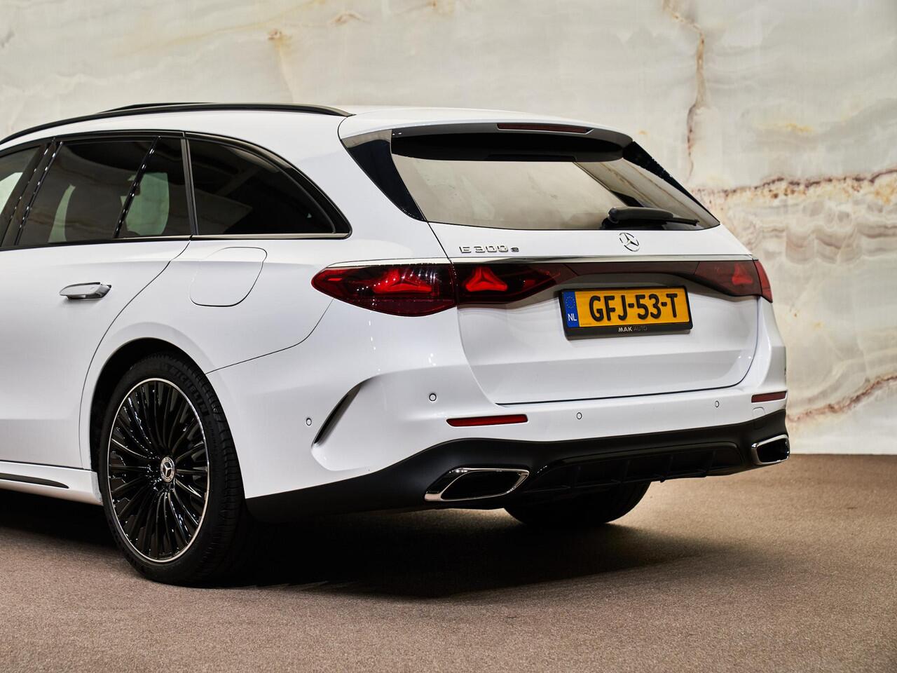 Mercedes-Benz E-estate 300 e AMG Line, NL-auto, 1e eig., pano, Burmester, 360° camera, 20'', tr.haak, ACC, keyless, dealeroh, NP90k