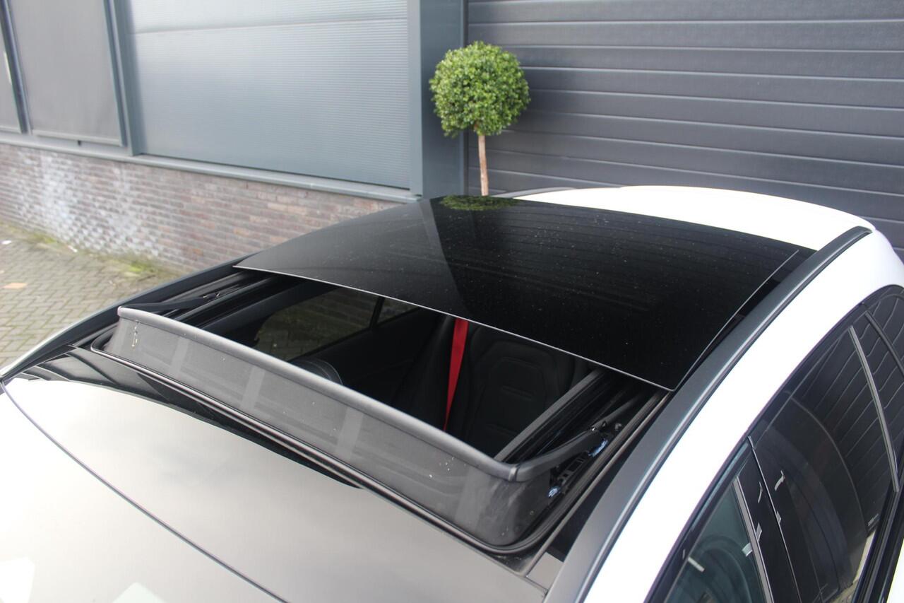 Mercedes-Benz E-estate AMG 53 4MATIC+ Night Edition | MBUX Hyperscreen | Fabrieksgarantie 12-2027 | Achterasbestuuring | Panorama | Leer | Digital light | Trekhaak