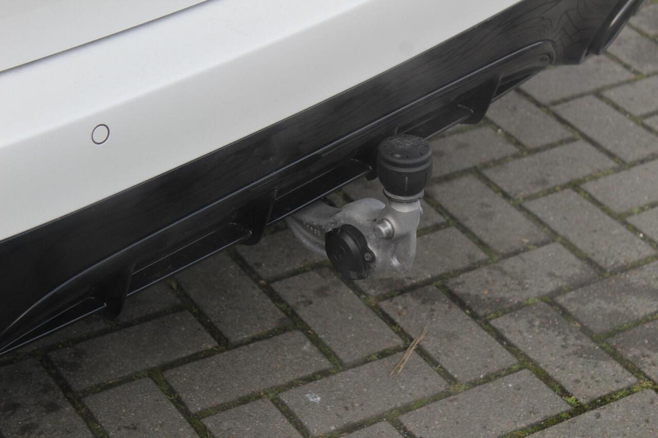 Mercedes-Benz E-estate AMG 53 4MATIC+ Night Edition | MBUX Hyperscreen | Fabrieksgarantie 12-2027 | Achterasbestuuring | Panorama | Leer | Digital light | Trekhaak