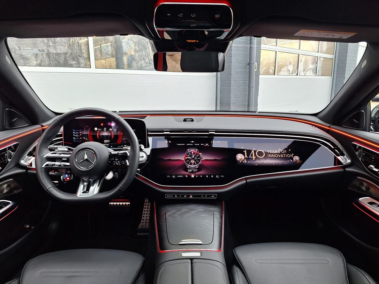 Mercedes-Benz E-estate AMG 53 HYBRID 4MATIC+ | Panoramadak | Burmester | Trekhaak | Massage stoelen incl. memory | Rijassistentiepakket | Superscreen | Head-up Display | DIGITAL LIGHT | Keyless-GO | Elektrische achterklep