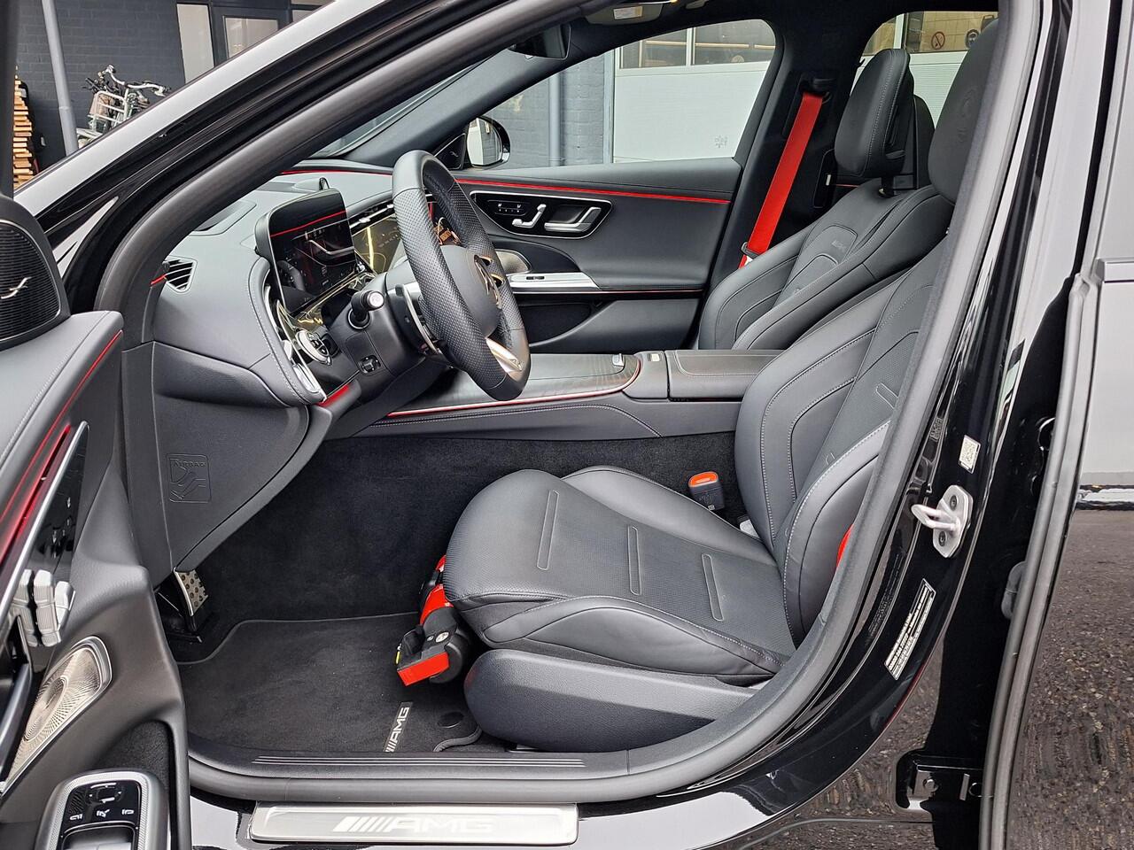 Mercedes-Benz E-estate AMG 53 HYBRID 4MATIC+ | Panoramadak | Burmester | Trekhaak | Massage stoelen incl. memory | Rijassistentiepakket | Superscreen | Head-up Display | DIGITAL LIGHT | Keyless-GO | Elektrische achterklep