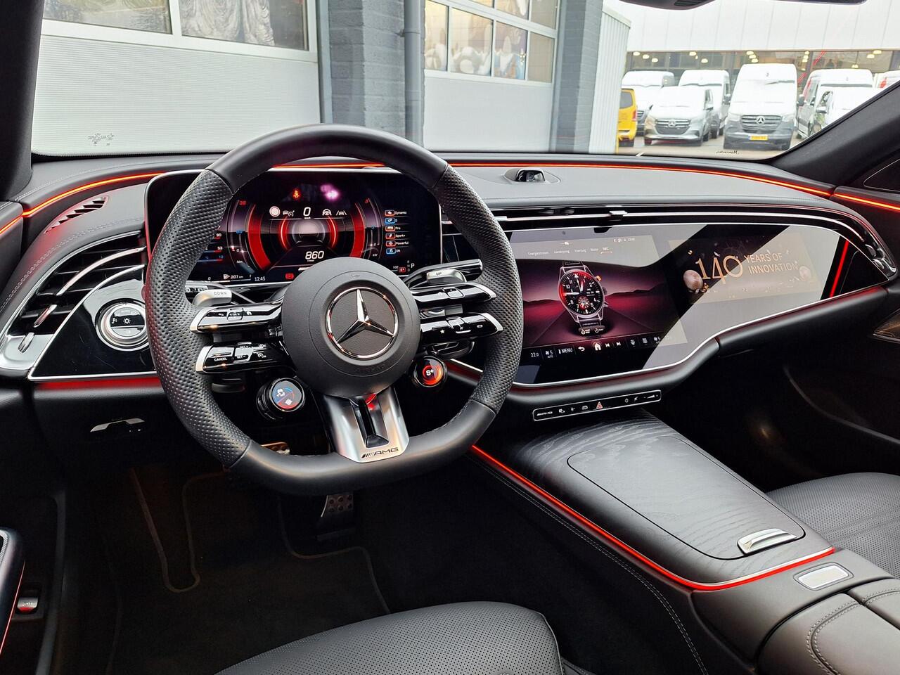 Mercedes-Benz E-estate AMG 53 HYBRID 4MATIC+ | Panoramadak | Burmester | Trekhaak | Massage stoelen incl. memory | Rijassistentiepakket | Superscreen | Head-up Display | DIGITAL LIGHT | Keyless-GO | Elektrische achterklep