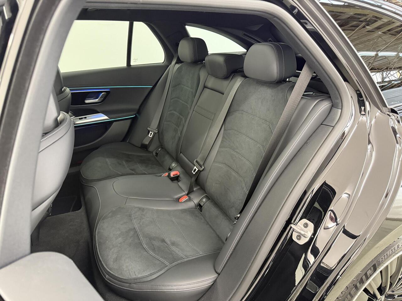 Mercedes-Benz E-estate 300 e AMG Line | Premium | Panoramadak | 20 inch | Trekhaak | Night pakket |