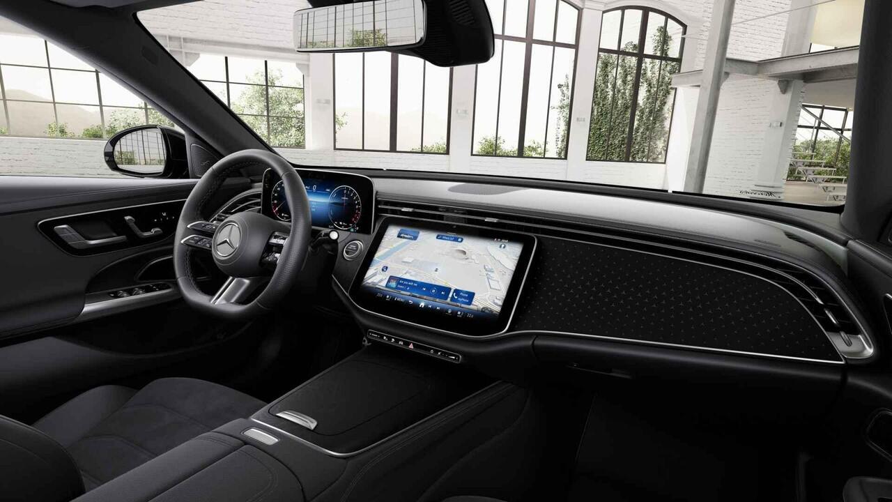 Mercedes-Benz E-estate 300 e AMG Line | Night | Panoramadak | Premium | Rij assistentiepakket plus | Burmester | 20 inch | Trekhaak |